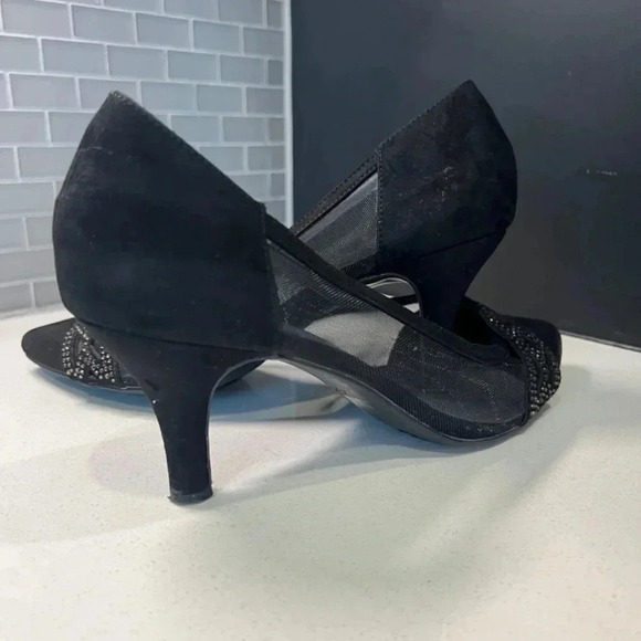 Karen Scott Black Heels Size 10 with Accents - Picture 4 of 16